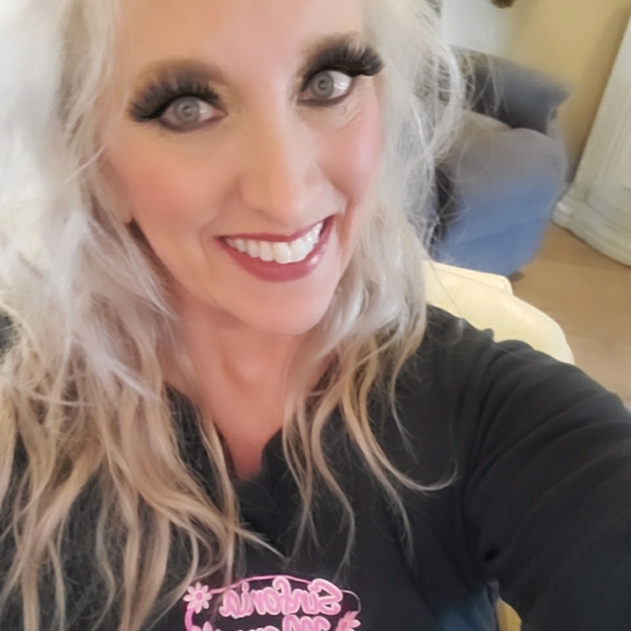 Meet your Posher, Kim - Picture 2 of 4